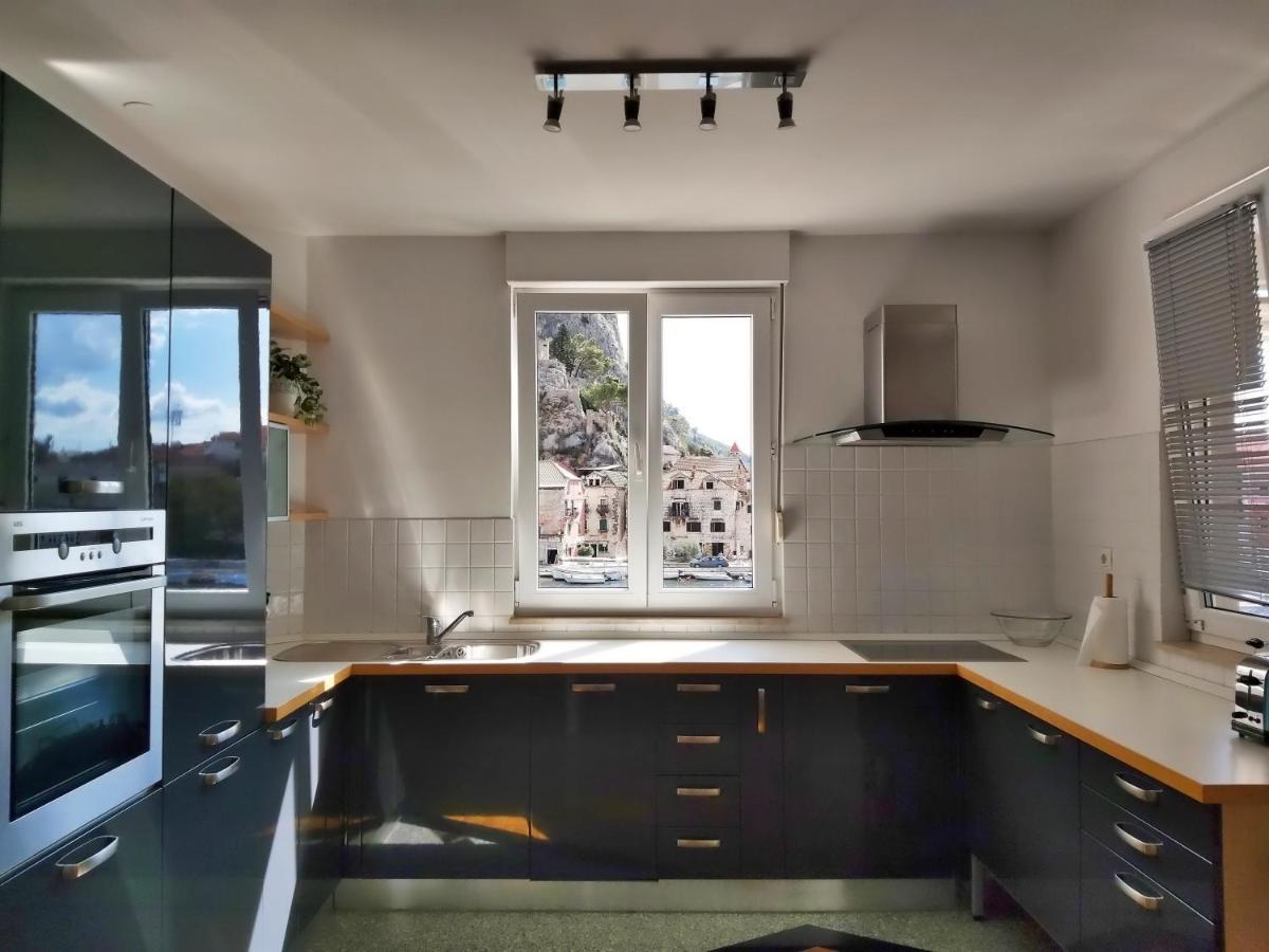 Ferienwohnung Mitra Zonata Pink Omiš Exterior foto