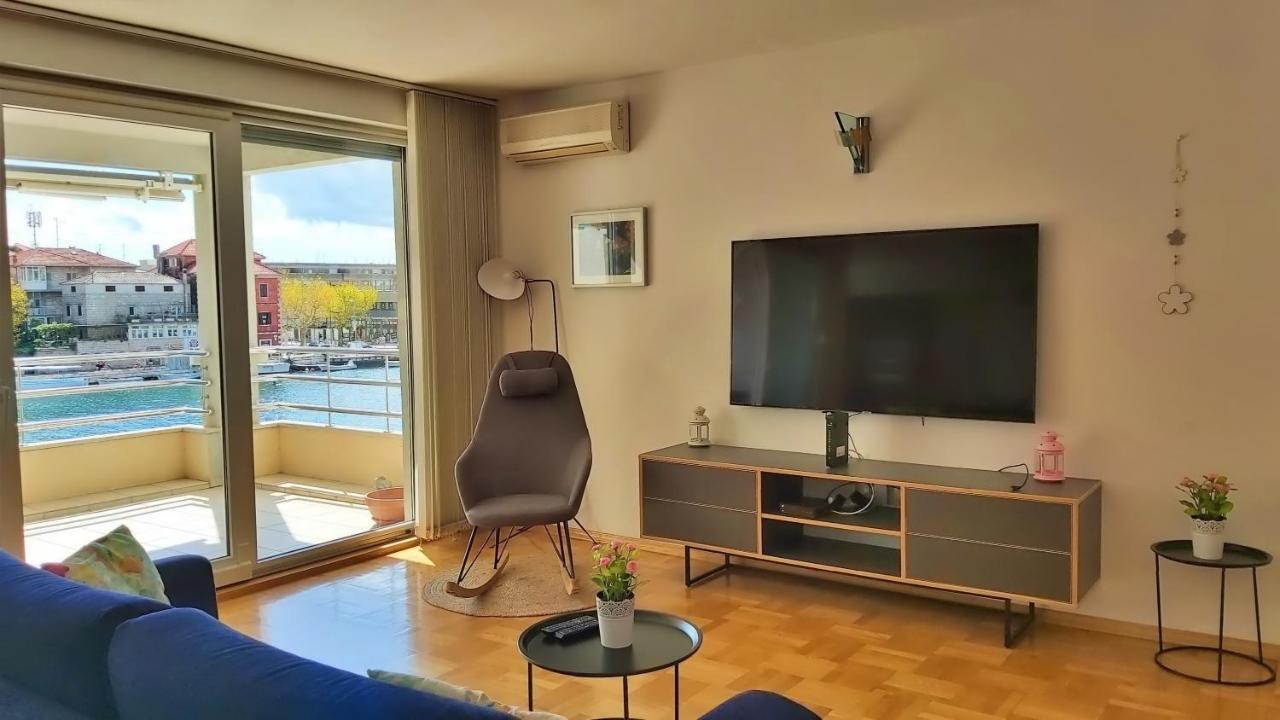 Ferienwohnung Mitra Zonata Pink Omiš Exterior foto