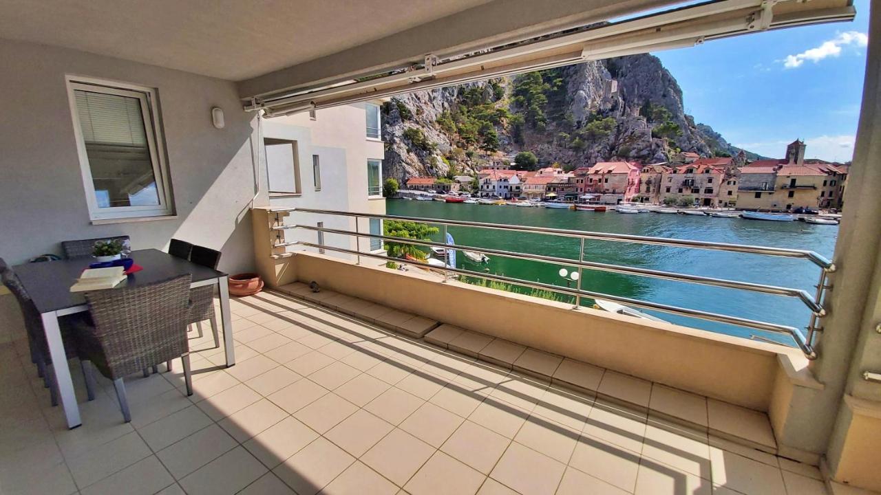 Ferienwohnung Mitra Zonata Pink Omiš Exterior foto