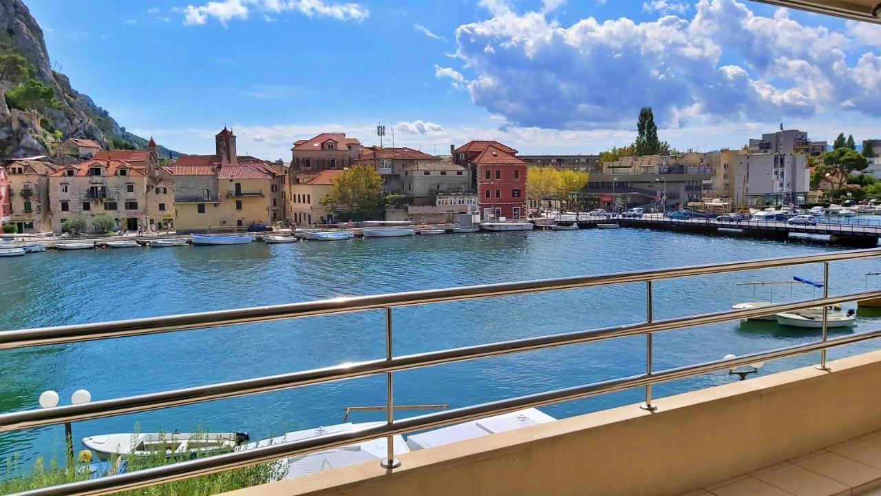 Ferienwohnung Mitra Zonata Pink Omiš Exterior foto