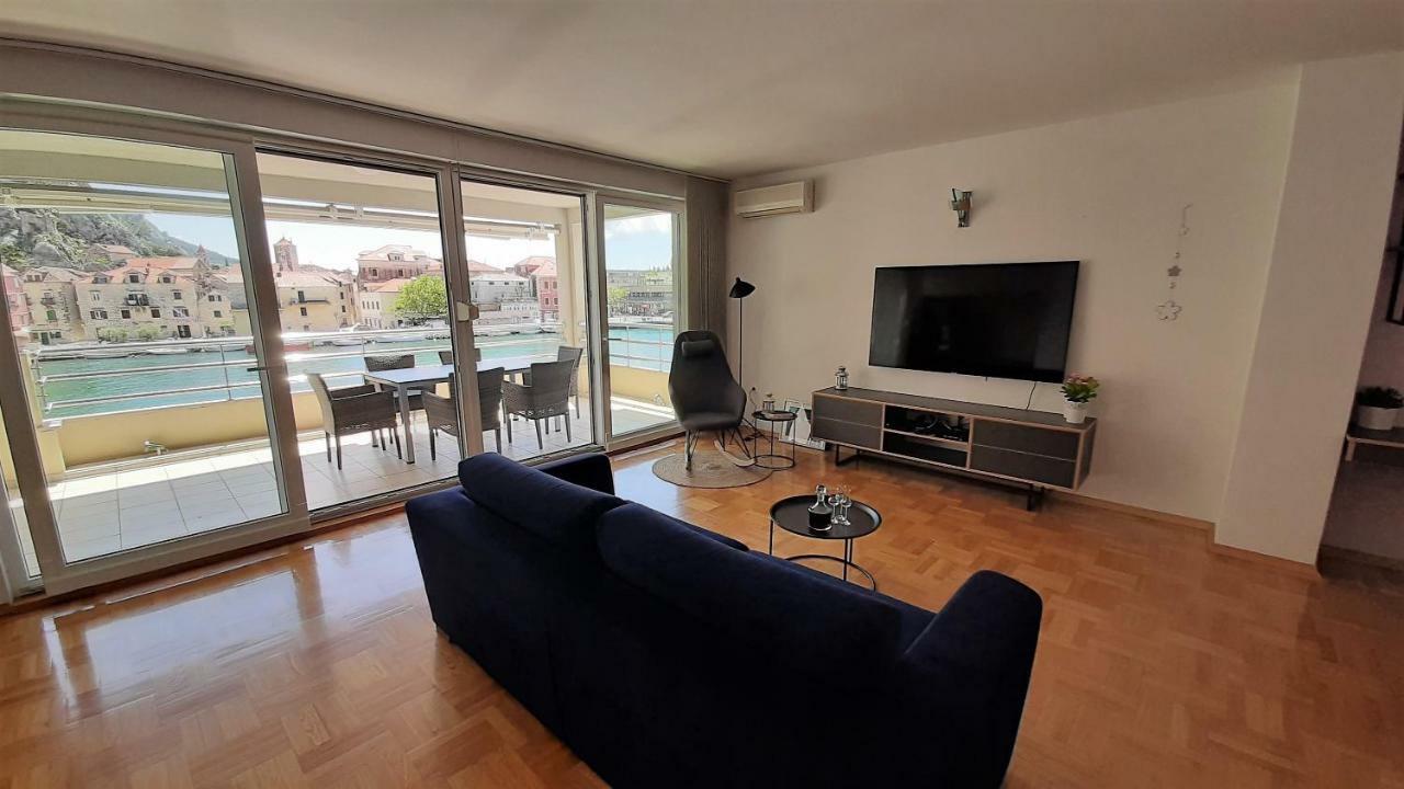 Ferienwohnung Mitra Zonata Pink Omiš Exterior foto