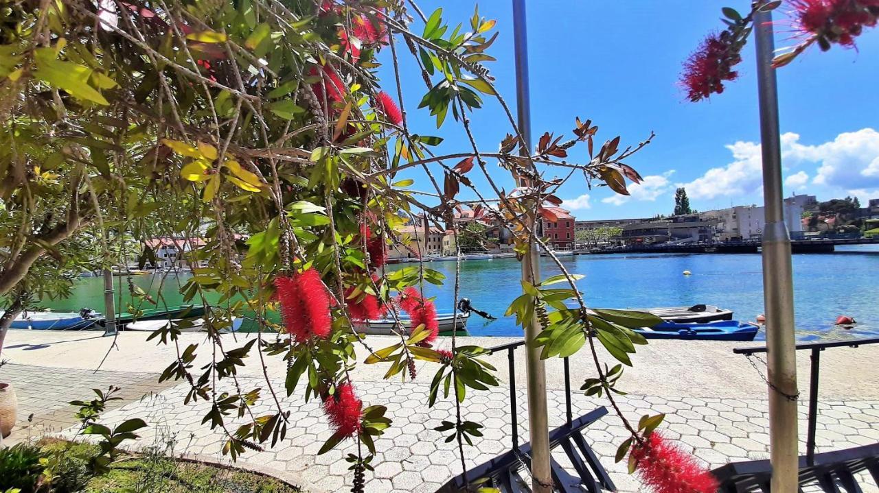 Ferienwohnung Mitra Zonata Pink Omiš Exterior foto