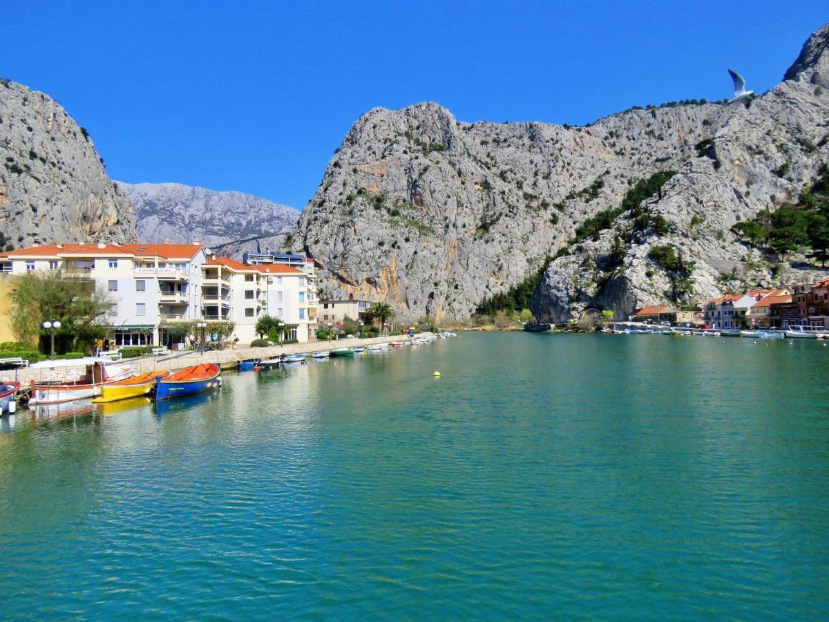 Ferienwohnung Mitra Zonata Pink Omiš Exterior foto