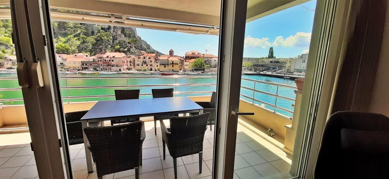 Ferienwohnung Mitra Zonata Pink Omiš Exterior foto