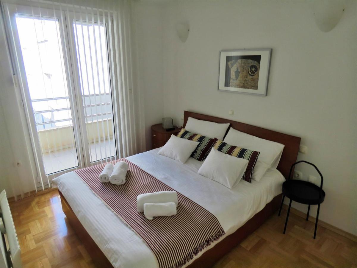 Ferienwohnung Mitra Zonata Pink Omiš Exterior foto