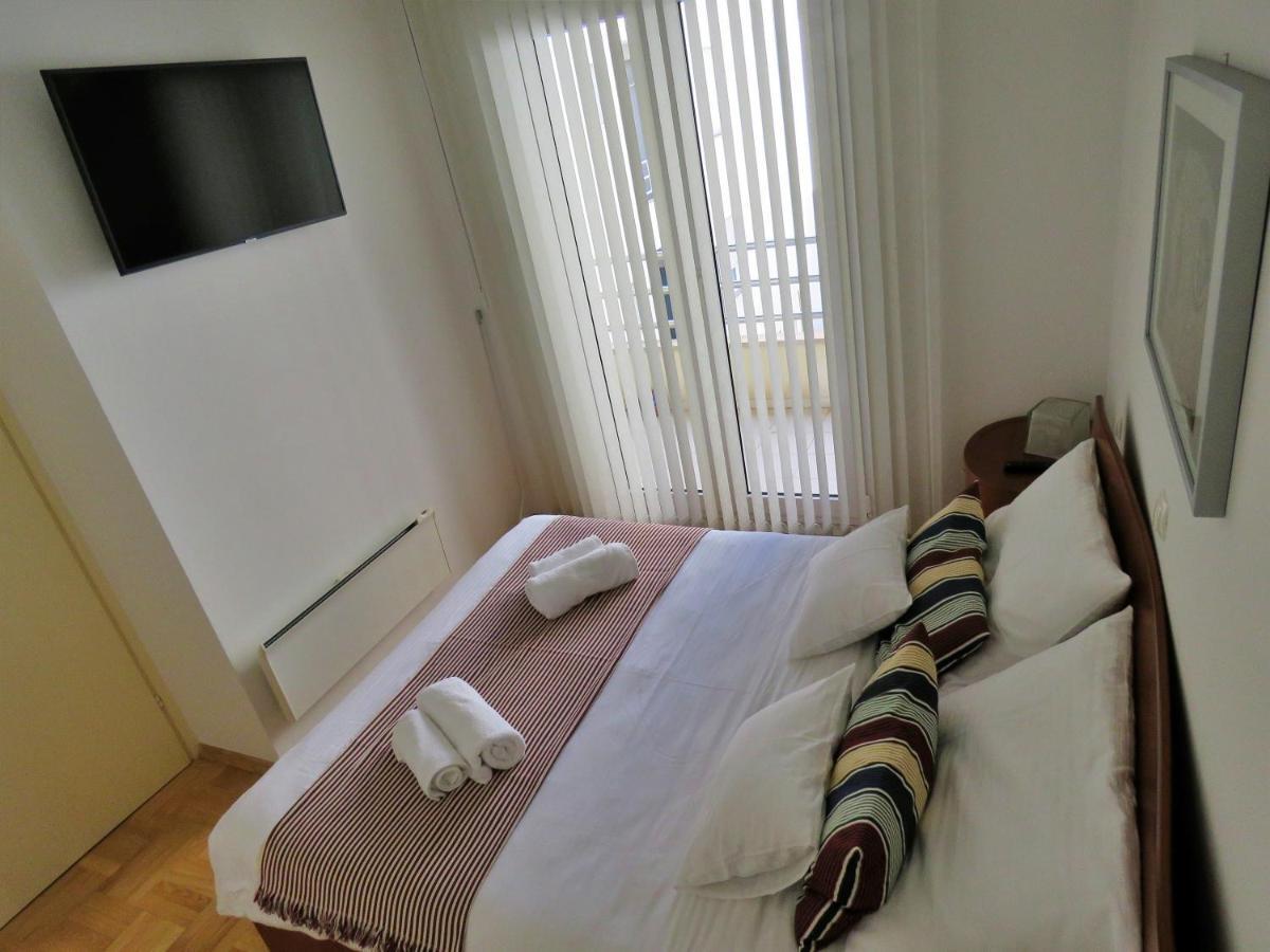 Ferienwohnung Mitra Zonata Pink Omiš Exterior foto