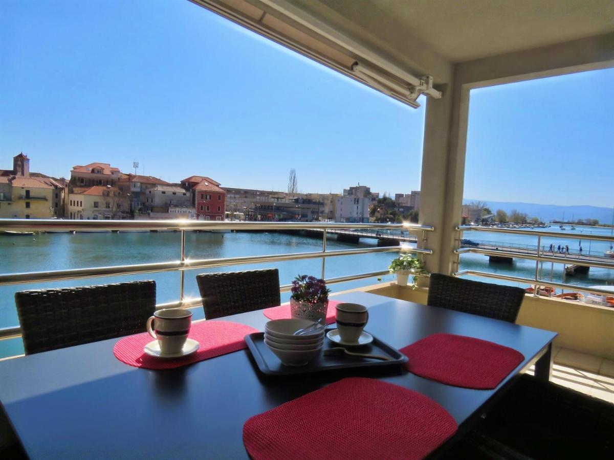 Ferienwohnung Mitra Zonata Pink Omiš Exterior foto