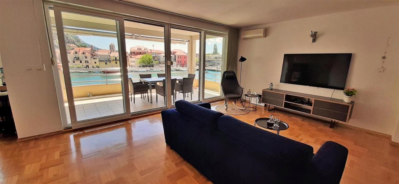 Ferienwohnung Mitra Zonata Pink Omiš Exterior foto