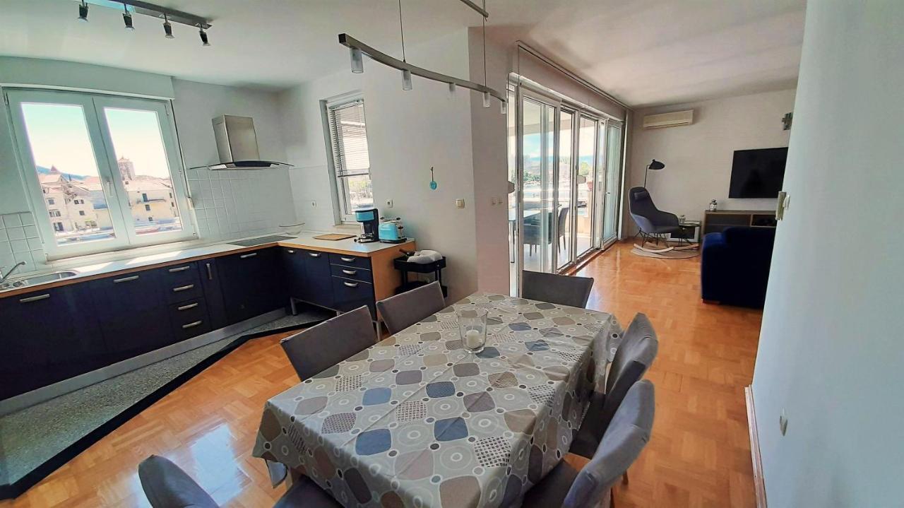 Ferienwohnung Mitra Zonata Pink Omiš Exterior foto